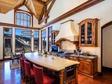 Six Bedroom Luxury Sleeps 14 Guests Close to Downtown Aspen